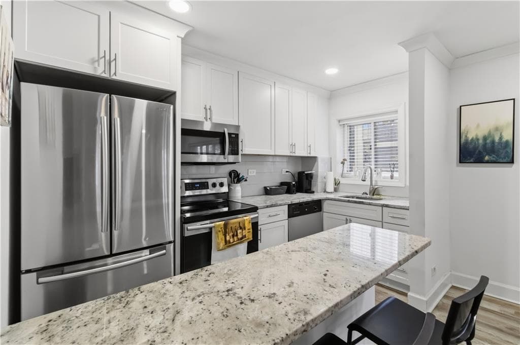 1 bedroom, 1 bathroom, 628 sq ft condominium for sale at 300 Peachtree Street 2N, Atlanta, GA 30308 — photo 6