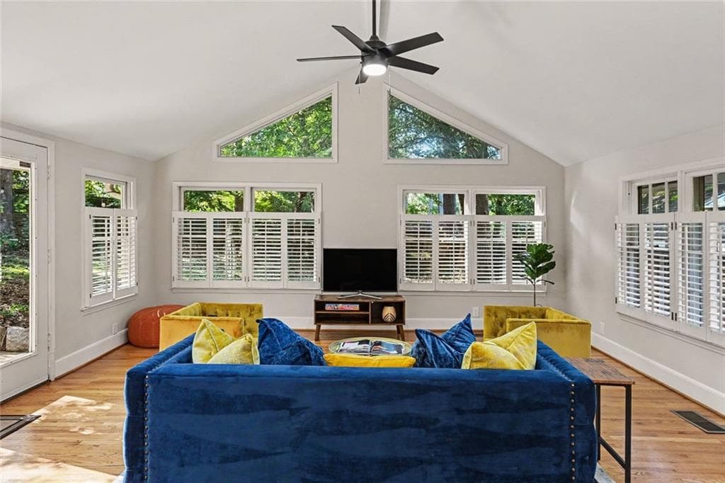 3 bedroom, 2 bathroom, 2,525 sq ft single family residence for sale at 905 Homewood Court, Decatur, GA 30033 — photo 3