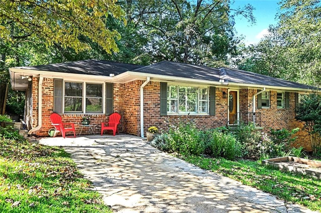3 bedroom, 2 bathroom, 2,525 sq ft single family residence for sale at 905 Homewood Court, Decatur, GA 30033 — photo 6