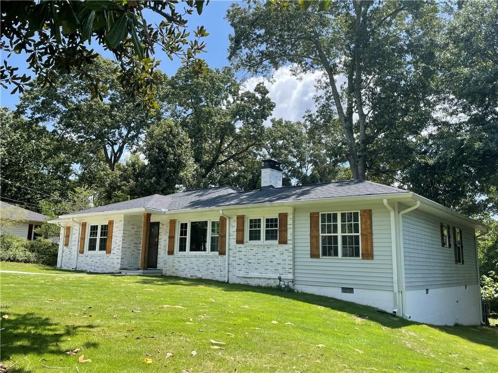 3 bedroom, 3 bathroom, 1,915 sq ft single family residence for sale at 243 Mountain View Drive, Gainesville, GA 30501 — photo 3