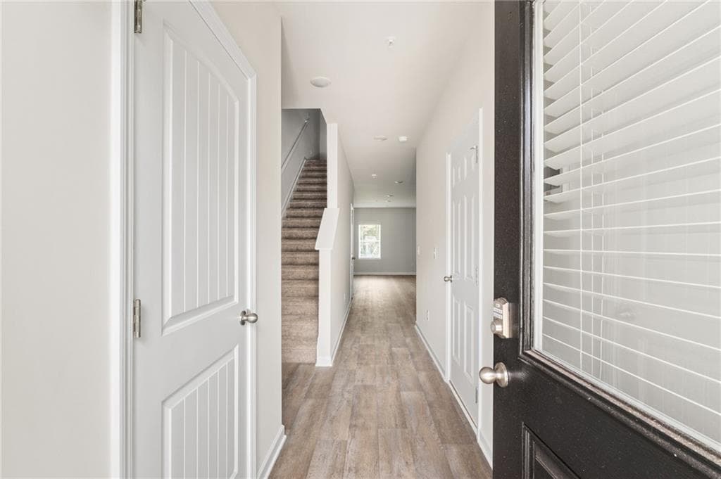 3 bedroom, 3 bathroom, 1,598 sq ft townhouse under contract at 8318 Columbia Court, Palmetto, GA 30268 — photo 2