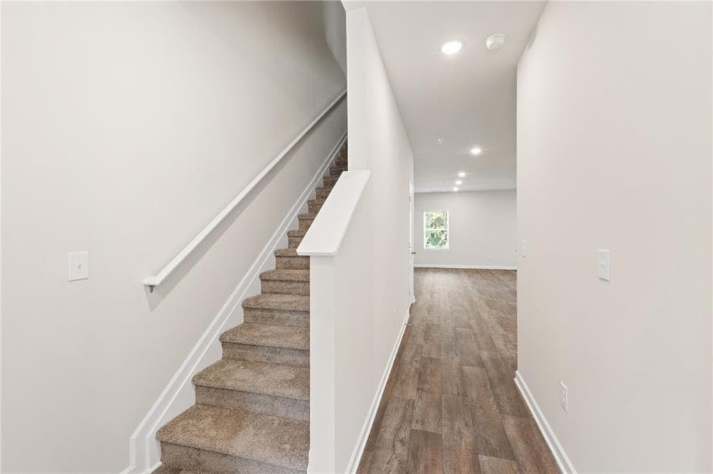 3 bedroom, 3 bathroom, 1,598 sq ft townhouse under contract at 8318 Columbia Court, Palmetto, GA 30268 — photo 3