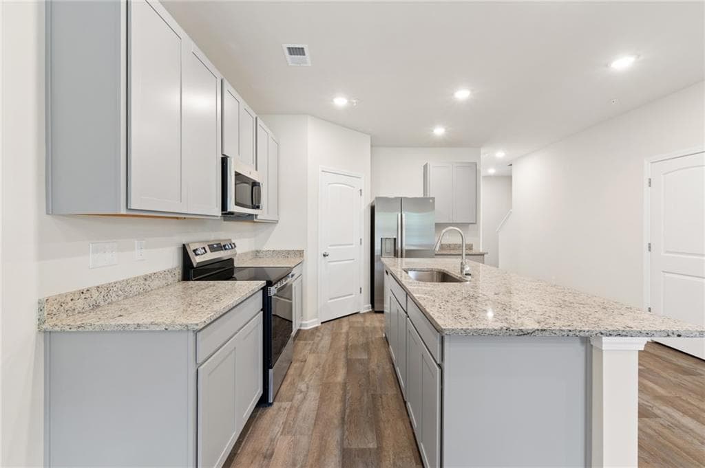 3 bedroom, 3 bathroom, 1,598 sq ft townhouse under contract at 8318 Columbia Court, Palmetto, GA 30268 — photo 7