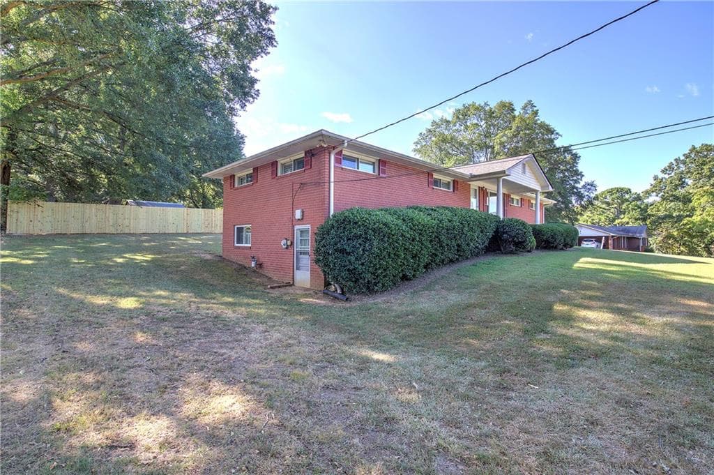 3 bedroom, 2 bathroom, 1,776 sq ft single family residence for sale at 24 Beechwood Drive, Cartersville, GA 30120 — photo 6