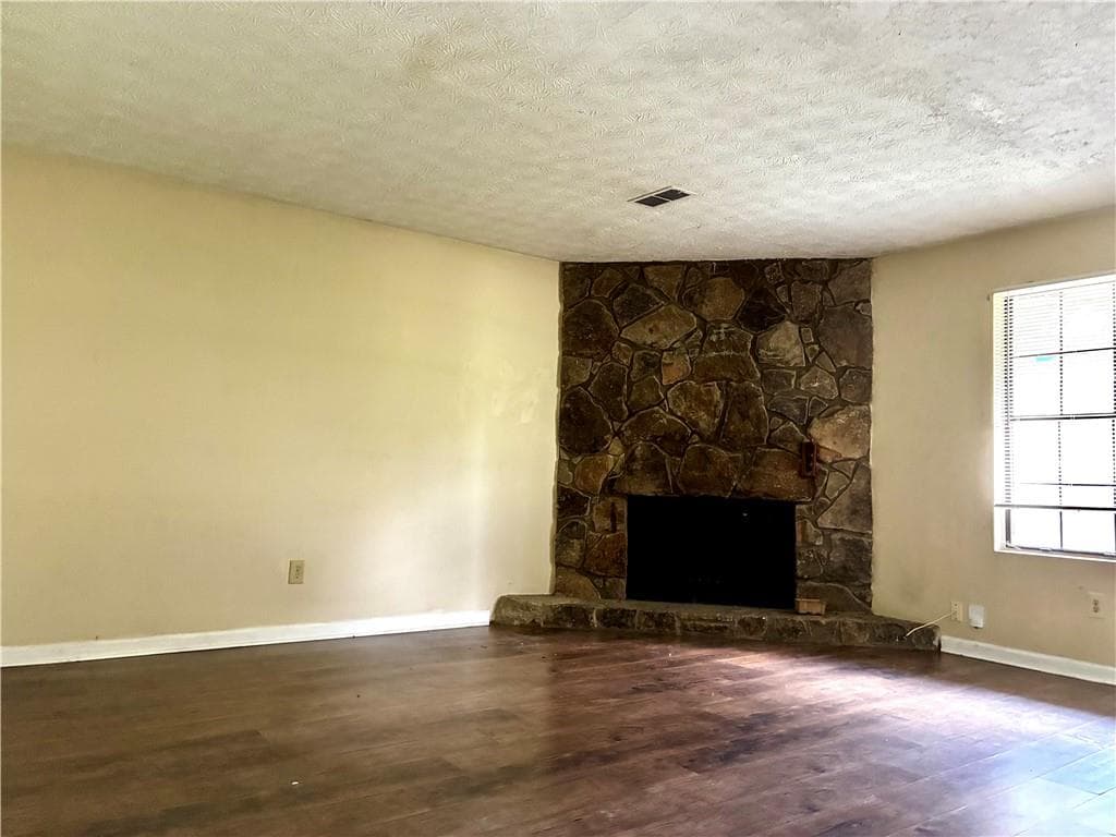 3 bedroom, 2 bathroom, 1,229 sq ft single family residence for sale at 3901 Wood Path Drive, Stone Mountain, GA 30083 — photo 3