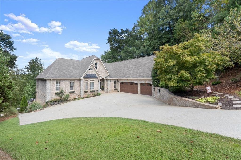 5 bedroom, 5 bathroom, 5,252 sq ft single family residence for sale at 101 Bree Lane, Canton, GA 30114 — photo 5