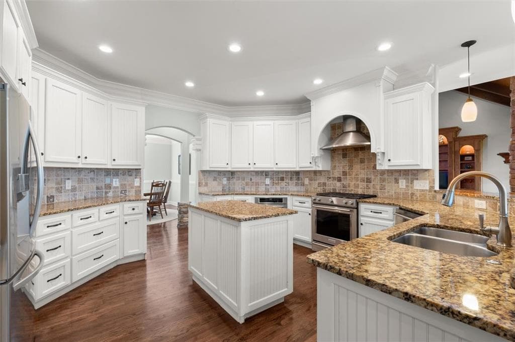 5 bedroom, 5 bathroom, 5,252 sq ft single family residence for sale at 101 Bree Lane, Canton, GA 30114 — photo 10
