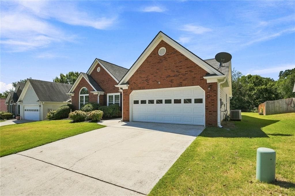 3 bedroom, 2 bathroom, 1,852 sq ft single family residence for sale at 2762 Hillvale Cove Way, Lithonia, GA 30058 — photo 8