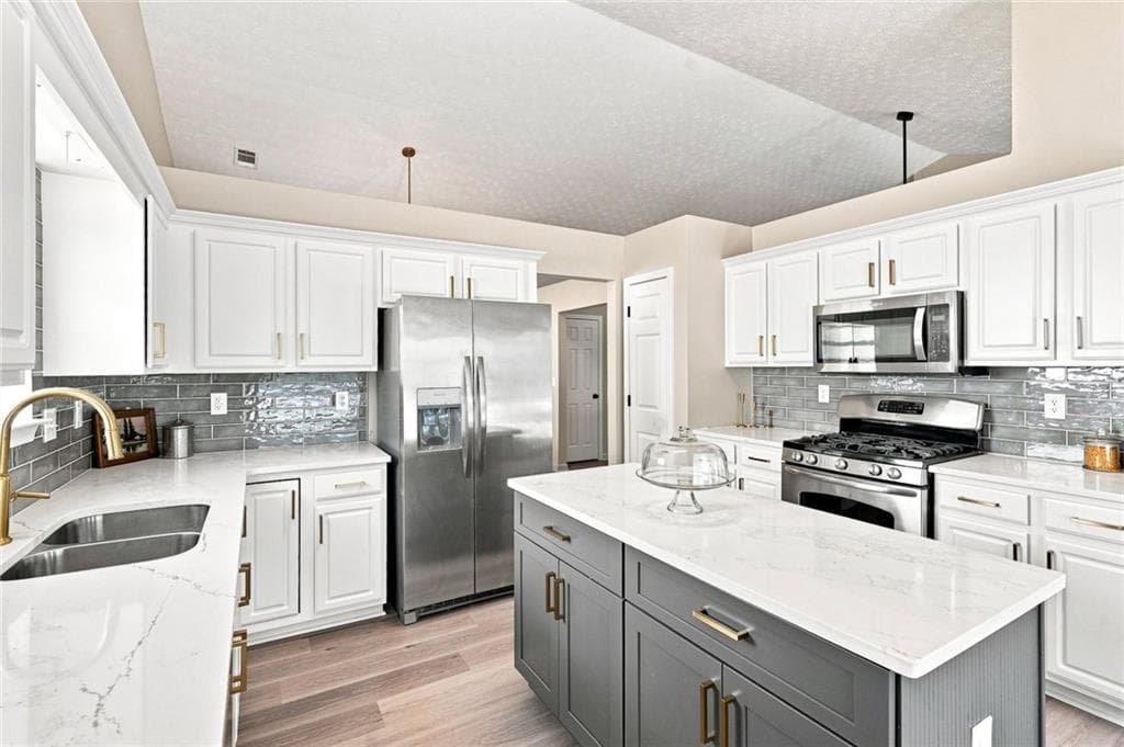 3 bedroom, 2 bathroom, 1,852 sq ft single family residence for sale at 2762 Hillvale Cove Way, Lithonia, GA 30058 — photo 3
