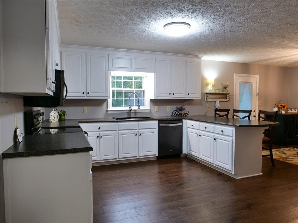 3 bedroom, 2 bathroom, 1,620 sq ft single family residence for sale at 4277 Green Valley Drive, Gainesville, GA 30506 — photo 7
