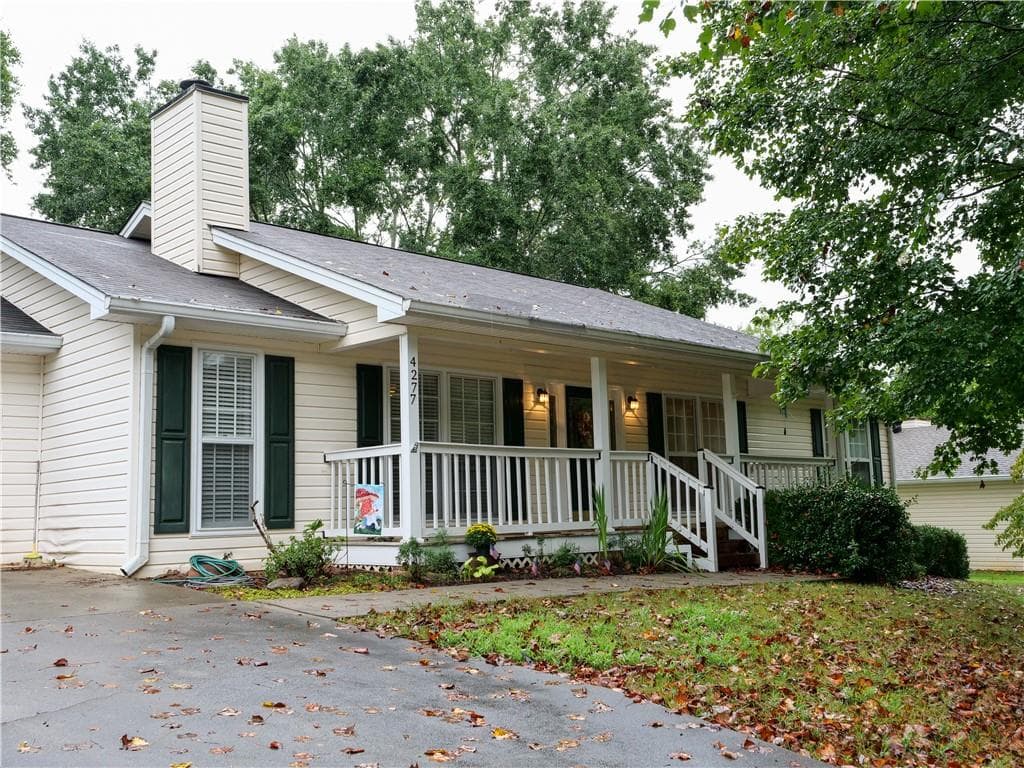 3 bedroom, 2 bathroom, 1,620 sq ft single family residence for sale at 4277 Green Valley Drive, Gainesville, GA 30506 — photo 2