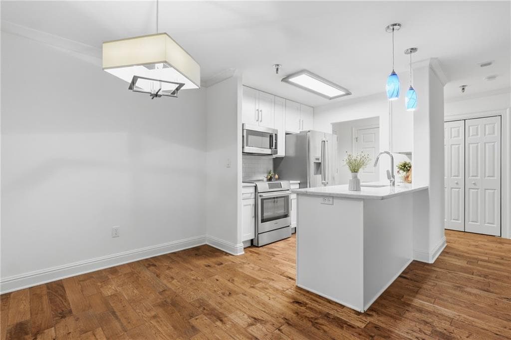 2 bedroom, 2 bathroom, 1,071 sq ft condominium for sale at 300 Johnson Ferry Road A115, Atlanta, GA 30328