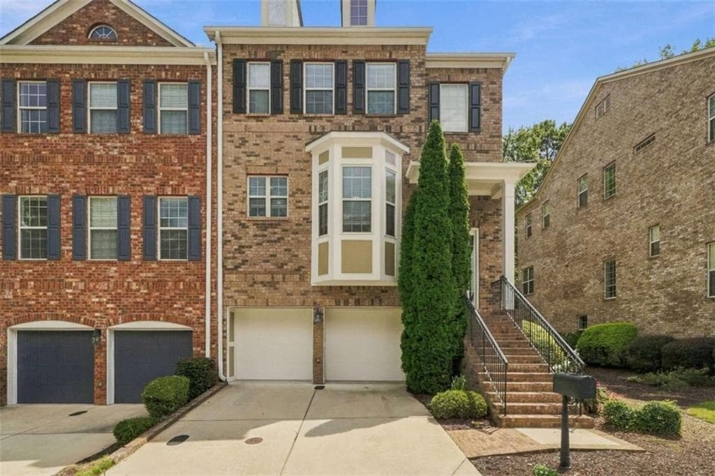 3 bedroom, 4 bathroom, 3,752 sq ft townhouse under contract at 1875 Cedar Glenn Way, Atlanta, GA 30339 — photo 2