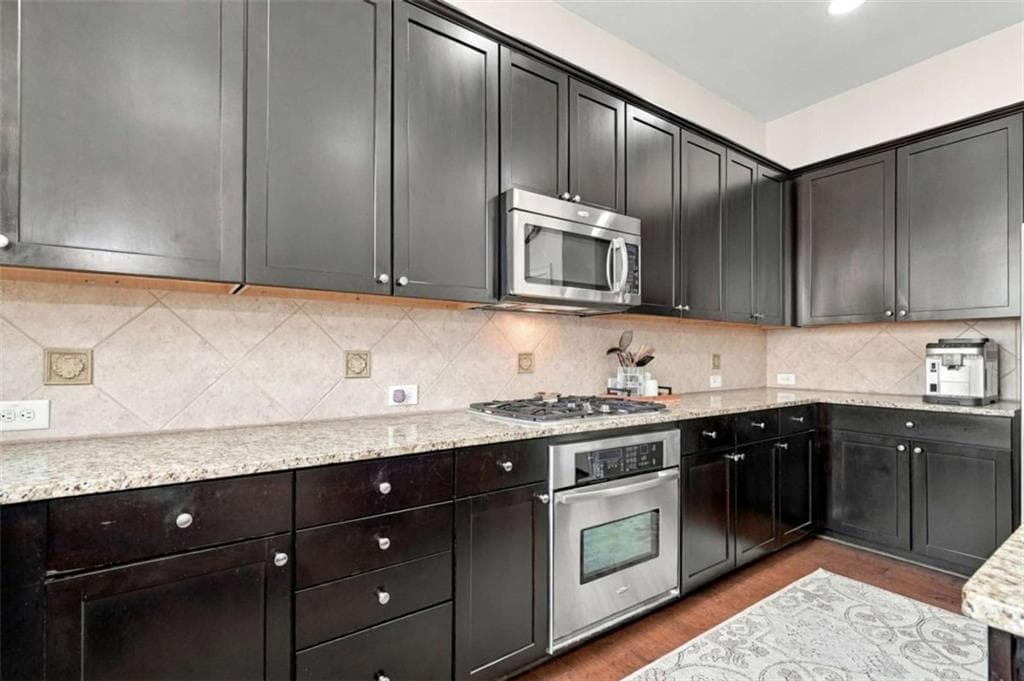 3 bedroom, 4 bathroom, 3,752 sq ft townhouse under contract at 1875 Cedar Glenn Way, Atlanta, GA 30339 — photo 7