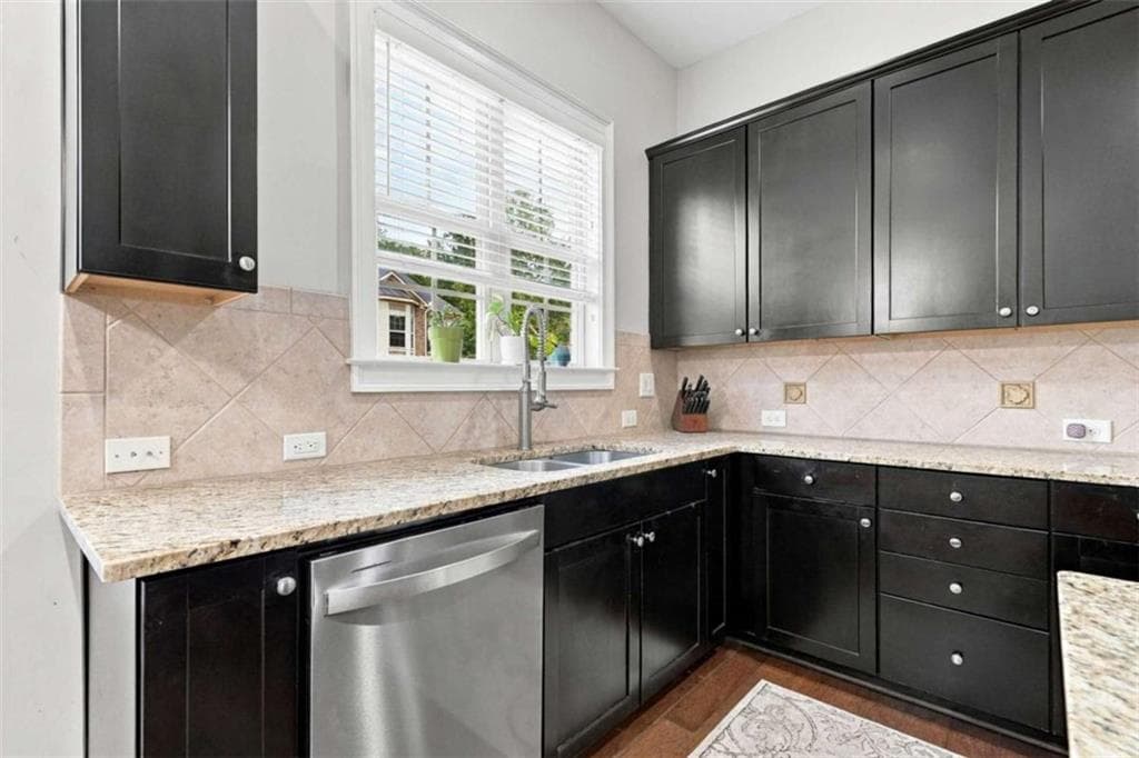 3 bedroom, 4 bathroom, 3,752 sq ft townhouse under contract at 1875 Cedar Glenn Way, Atlanta, GA 30339 — photo 9