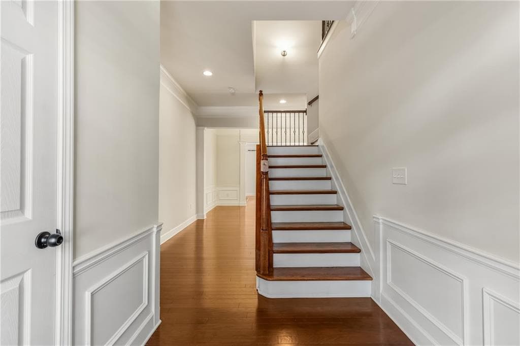 3 bedroom, 4 bathroom, 2,518 sq ft townhouse for sale at 143 Barkley Lane, Sandy Springs, GA 30328 — photo 4