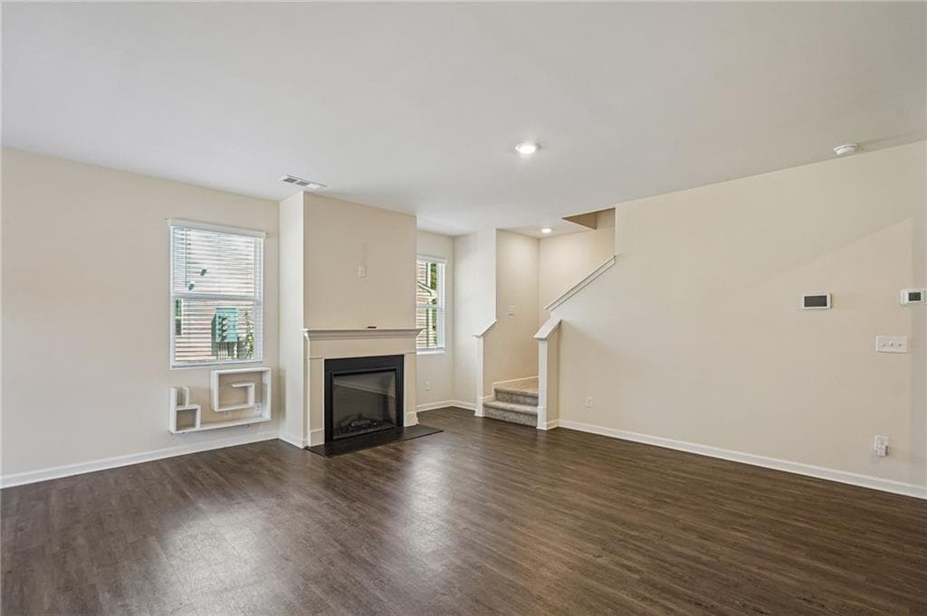 4 bedroom, 3 bathroom, 1,910 sq ft townhouse for sale at 5184 Barberry Avenue, Oakwood, GA 30566 — photo 6