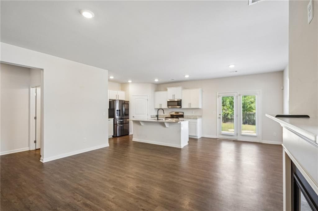 4 bedroom, 3 bathroom, 1,910 sq ft townhouse for sale at 5184 Barberry Avenue, Oakwood, GA 30566 — photo 9