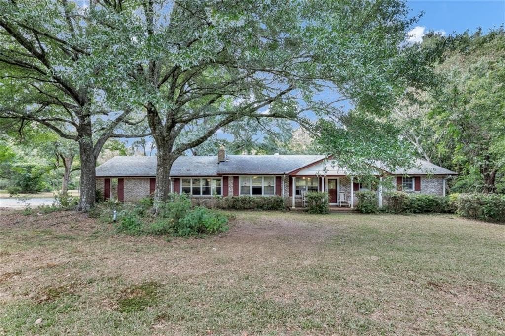 3 bedroom, 2 bathroom, 1,456 sq ft single family residence for sale at 2380 Keys Ferry Road, Jackson, GA 30233 — photo 1 of 34