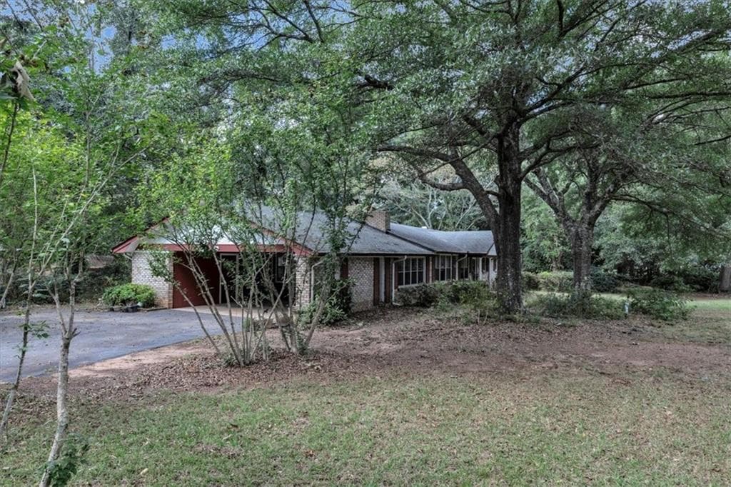 3 bedroom, 2 bathroom, 1,456 sq ft single family residence for sale at 2380 Keys Ferry Road, Jackson, GA 30233 — photo 2