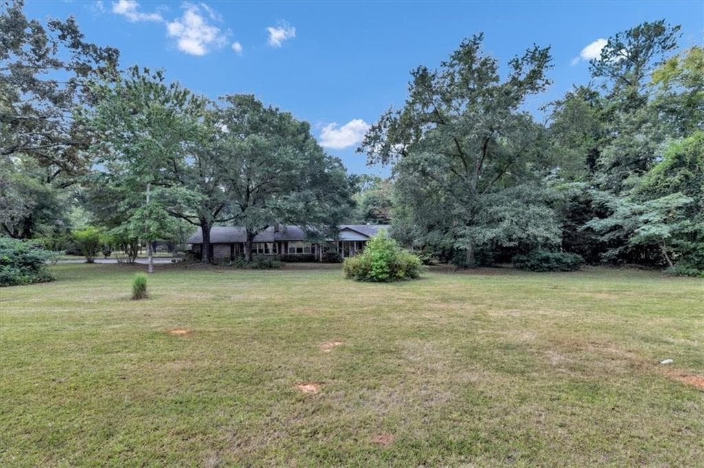 3 bedroom, 2 bathroom, 1,456 sq ft single family residence for sale at 2380 Keys Ferry Road, Jackson, GA 30233 — photo 3