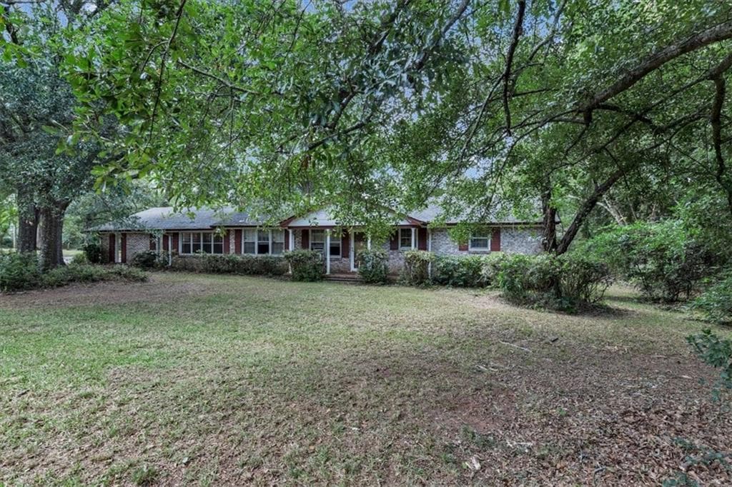 3 bedroom, 2 bathroom, 1,456 sq ft single family residence for sale at 2380 Keys Ferry Road, Jackson, GA 30233 — photo 4