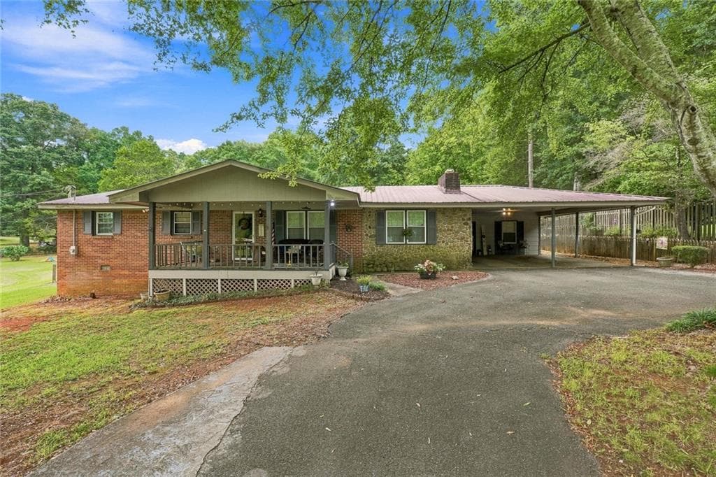 4 bedroom, 2 bathroom, 1,795 sq ft single family residence for sale at 5 Elaine Drive, Cave Spring, GA 30124