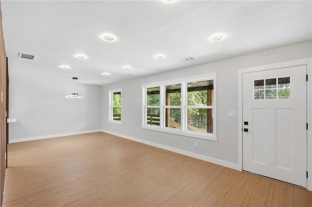 4 bedroom, 3 bathroom, 2,146 sq ft single family residence for sale at 2531 Hood Avenue, Atlanta, GA 30318 — photo 6