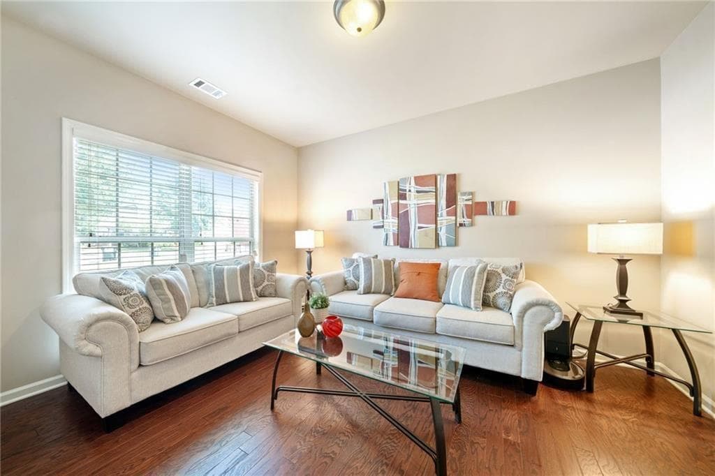 6 bedroom, 5 bathroom, 4,010 sq ft single family residence for rent at 5265 Winflow Way, Suwanee, GA 30024 for $3,900 a month — photo 3