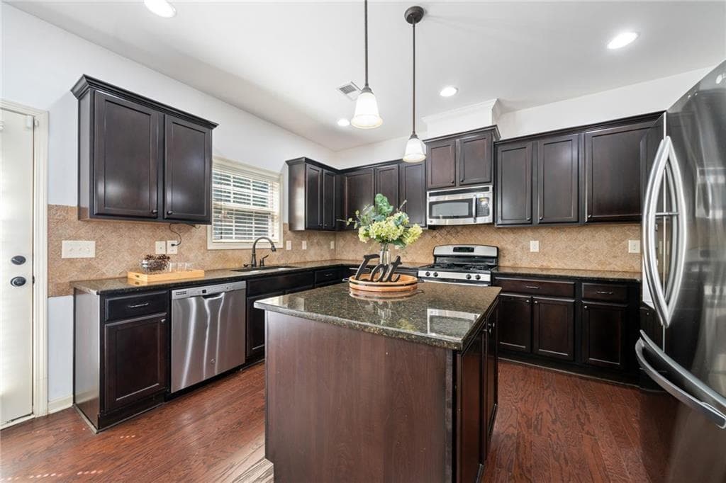 6 bedroom, 5 bathroom, 4,010 sq ft single family residence for rent at 5265 Winflow Way, Suwanee, GA 30024 for $3,900 a month — photo 9
