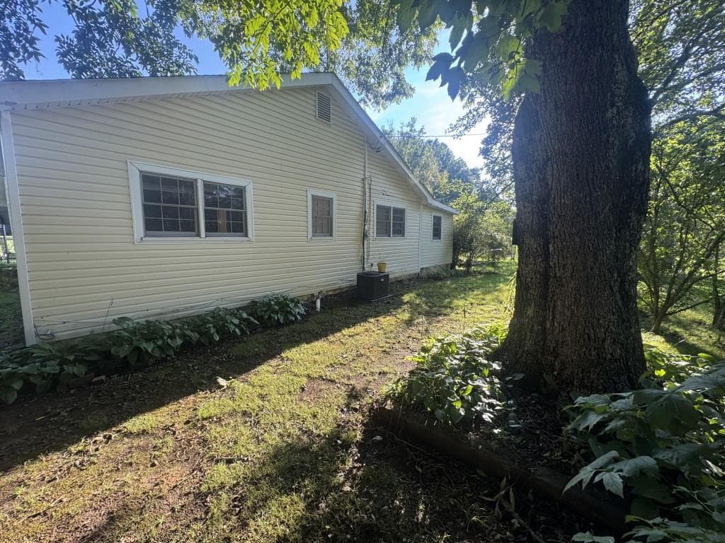 3 bedroom, 1 bathroom, 1,216 sq ft single family residence under contract at 195 PINE VALLEY Road, Hiram, GA 30141 — photo 4