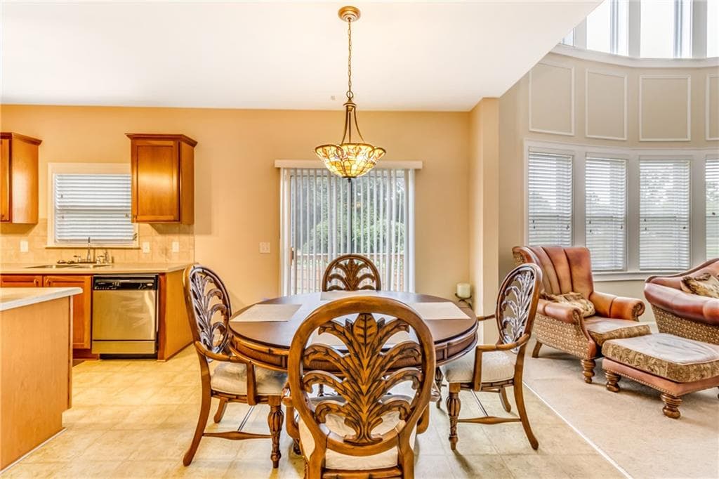 5 bedroom, 3 bathroom, 3,240 sq ft single family residence under contract at 25 Snapdragon Lane, Covington, GA 30014 — photo 10