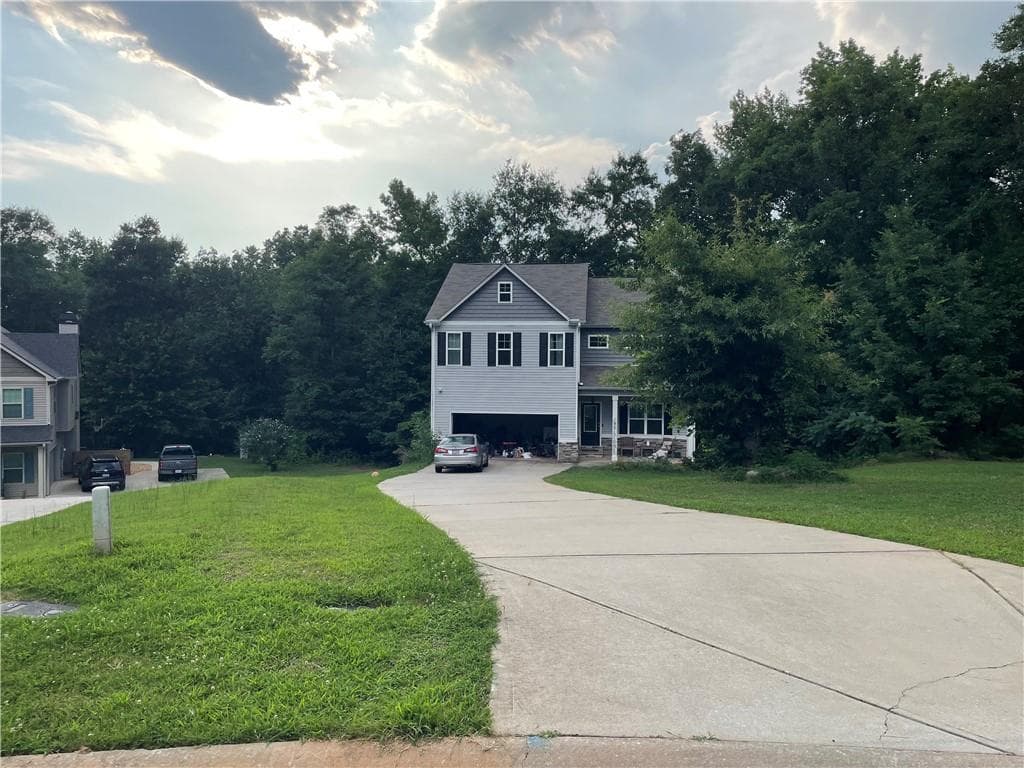 4 bedroom, 3 bathroom, 2,512 sq ft single family residence for sale at 180 Smokey Ridge Drive, Newnan, GA 30263 — photo 3