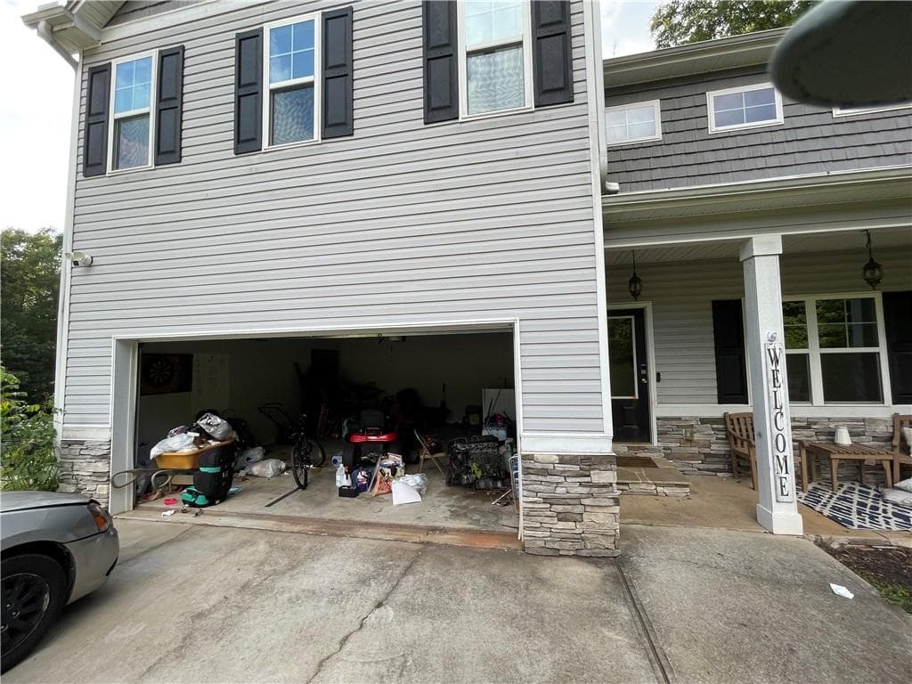 4 bedroom, 3 bathroom, 2,512 sq ft single family residence for sale at 180 Smokey Ridge Drive, Newnan, GA 30263 — photo 4