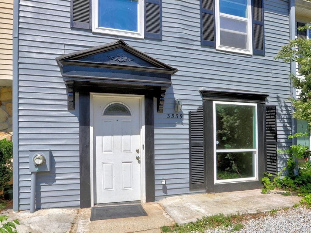 2 bedroom, 3 bathroom, 1,160 sq ft townhouse for sale at 3539 Kennesaw Station Drive, Kennesaw, GA 30144 — photo 2