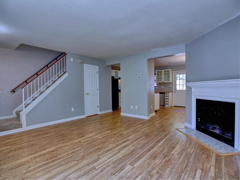 2 bedroom, 3 bathroom, 1,160 sq ft townhouse for sale at 3539 Kennesaw Station Drive, Kennesaw, GA 30144 — photo 6