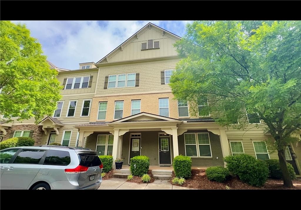 3 bedroom, 4 bathroom, 2,196 sq ft townhouse for sale at 4363 Grove Field Park, Suwanee, GA 30024 — photo 2