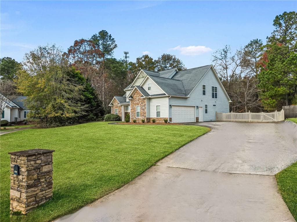 4 bedroom, 4 bathroom, 2,708 sq ft single family residence for sale at 6460 Bellevue Drive, Conyers, GA 30094 — photo 3