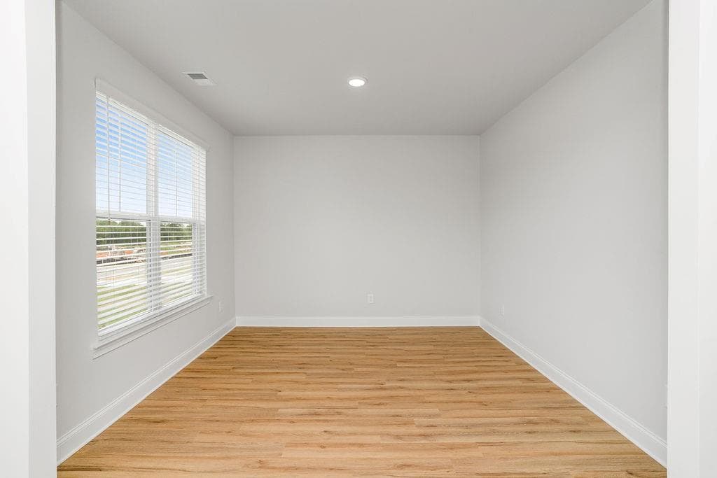 5 bedroom, 3 bathroom, 2,676 sq ft single family residence for sale at 5080 Tower View Trail, Snellville, GA 30039 — photo 5