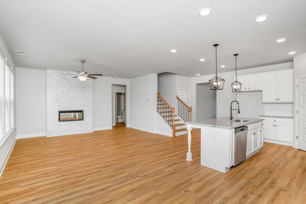 5 bedroom, 3 bathroom, 2,676 sq ft single family residence for sale at 5080 Tower View Trail, Snellville, GA 30039 — photo 7
