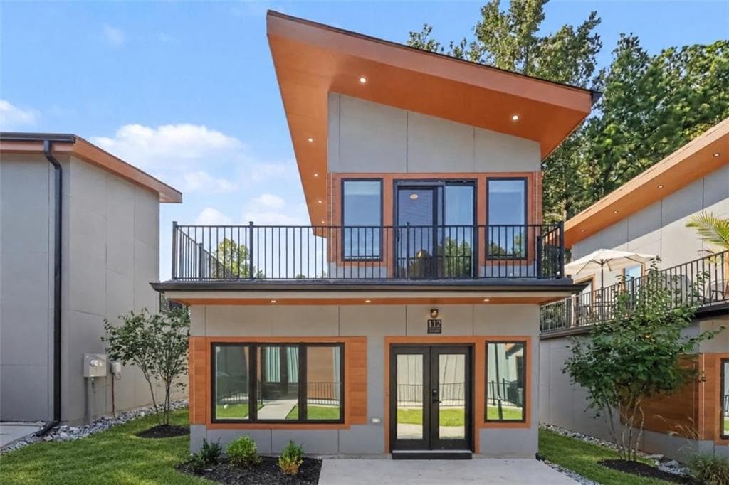 2 bedroom, 2 bathroom, 725 sq ft condominium for sale at 6305 Shannon Parkway 112, Union City, GA 30291 — photo 1 of 42