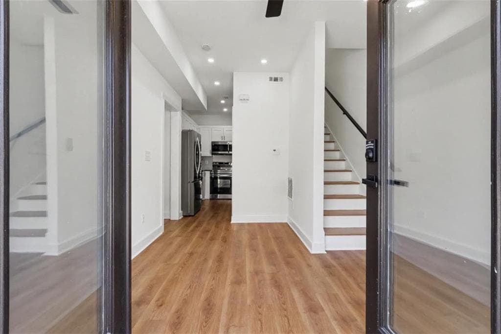 2 bedroom, 2 bathroom, 725 sq ft condominium for sale at 6305 Shannon Parkway 112, Union City, GA 30291 — photo 3