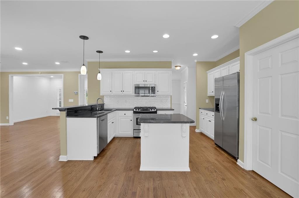 6 bedroom, 4 bathroom, 3,580 sq ft single family residence for rent at 235 Ashebourne Trail, Johns Creek, GA 30005 for $3,650 a month — photo 8