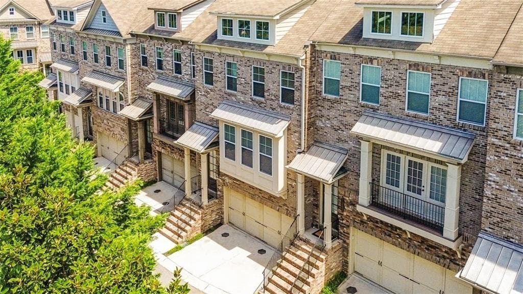 3 bedroom, 4 bathroom, 2,101 sq ft townhouse for rent at 1265 Linden Court, Atlanta, GA 30329 for $3,700 a month — photo 1 of 23
