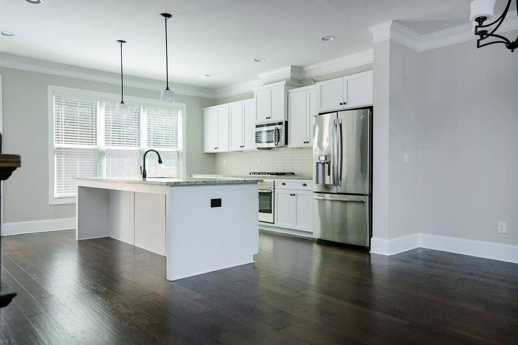 3 bedroom, 4 bathroom, 2,101 sq ft townhouse for rent at 1265 Linden Court, Atlanta, GA 30329 for $3,700 a month — photo 5