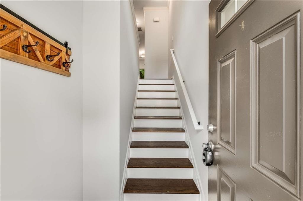 3 bedroom, 4 bathroom, 1,326 sq ft townhouse for sale at 1368 Liberty Parkway, Atlanta, GA 30318 — photo 5