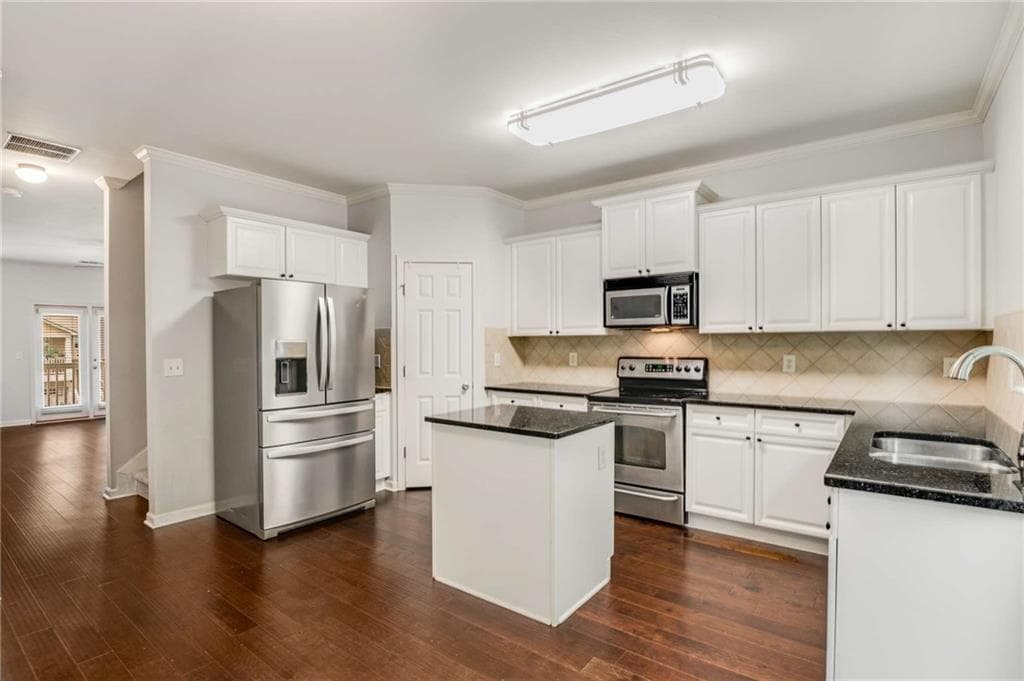 3 bedroom, 4 bathroom, 1,326 sq ft townhouse for sale at 1368 Liberty Parkway, Atlanta, GA 30318 — photo 10