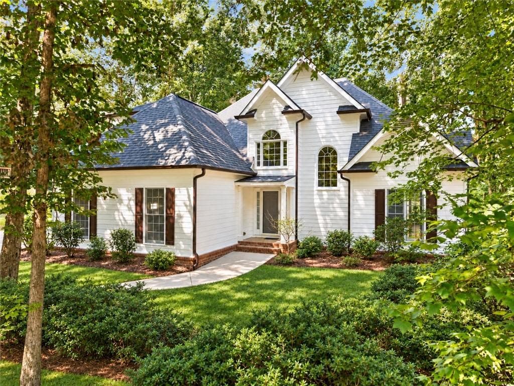 3 bedroom, 3 bathroom, 3,016 sq ft single family residence under contract at 315 Thorntree Lane, Canton, GA 30115 — photo 2