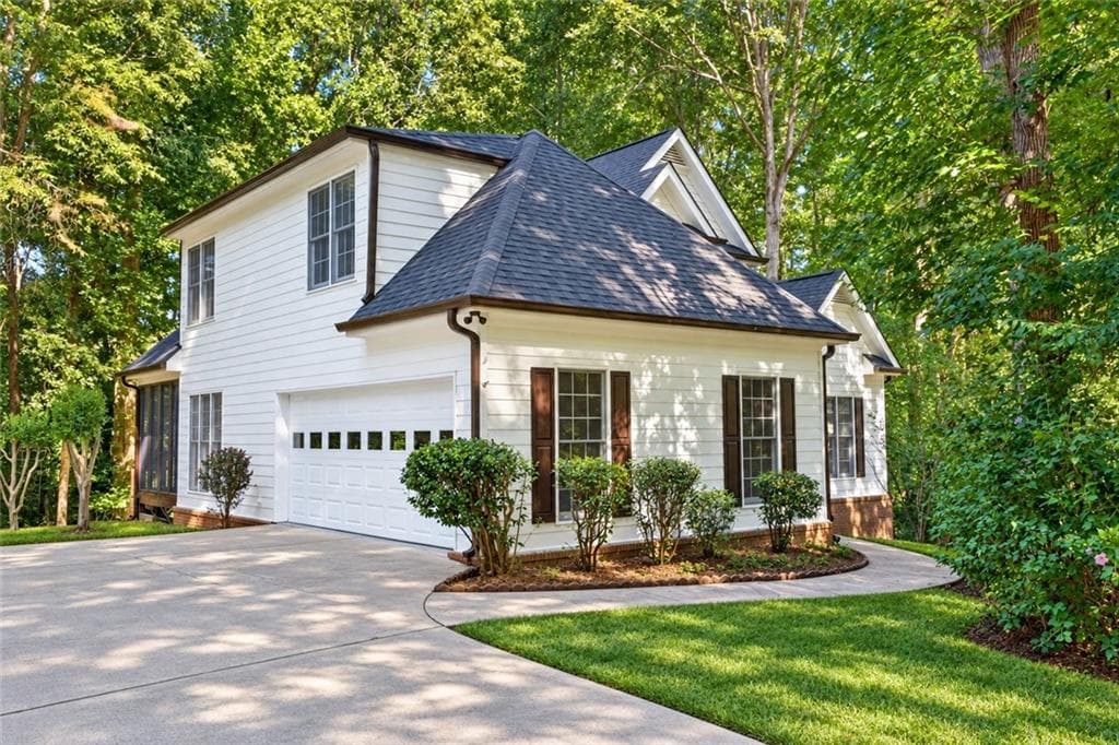 3 bedroom, 3 bathroom, 3,016 sq ft single family residence under contract at 315 Thorntree Lane, Canton, GA 30115 — photo 3