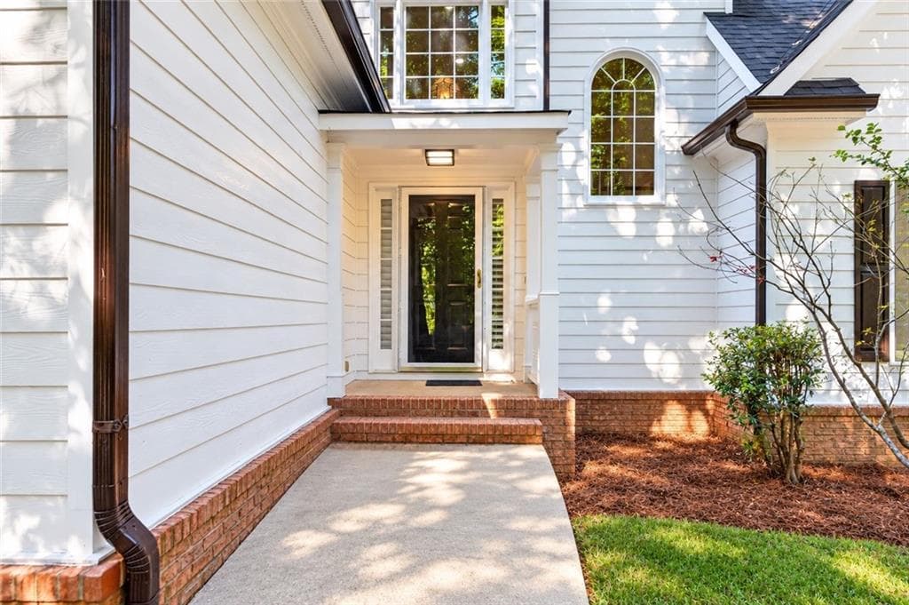 3 bedroom, 3 bathroom, 3,016 sq ft single family residence under contract at 315 Thorntree Lane, Canton, GA 30115 — photo 4